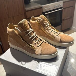 High top Giuseppe men’s shoes with Fur Size 44 - US 10